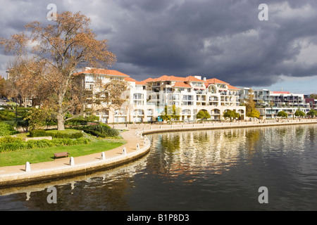 Luxus Häuser neben der Claisebrook Bucht-Sanierung in wohlhabenden East Perth. Perth, Westaustralien. Stockfoto