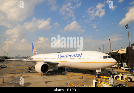 Eine Continental Airlines Boeing 777 bereit für den Abflug, Newark Flughafen NJ Stockfoto