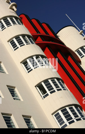 Stadt in Glasgow, Schottland. Art-Deco-Fassade der Beresford Türme wurde von einem Kino in Wohnungen in der Sauchiehall Street umgewandelt. Stockfoto