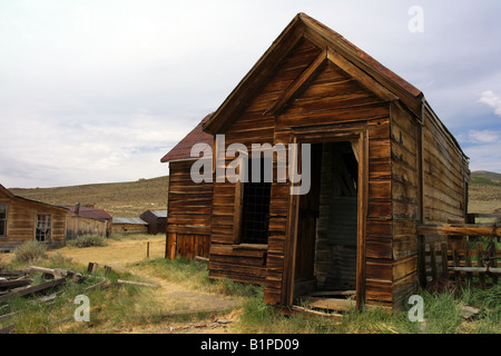 Ein verlassenes Holzhaus, Hütte, in der Geist-Stadt Bodie in Kalifornien. Stockfoto