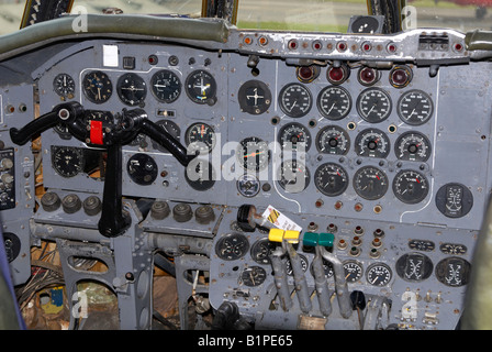Cockpit des Bristol Type 175 Britannia mit Proteus-Motoren bei Kemble Air Show 2008 Stockfoto