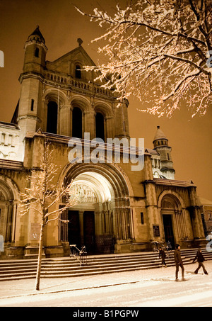 St.-Annen Kathedrale im Schnee, Belfast, Nordirland Stockfoto