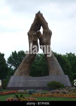 USA Oklahoma Tulsa der Oral Roberts Universität beten Hände Skulptur Stockfoto