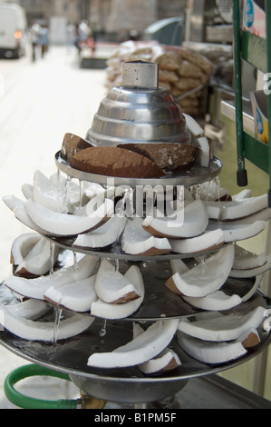 Kokos-Brunnen auf dem Anbieter van Stockfoto