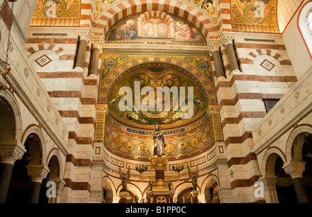 Innenausbau von Notre-Dame De La Garde-Kathedrale, die auf einem Hügel über Marseille, Bouches sitzt wegen Rhone, Südfrankreich. Stockfoto