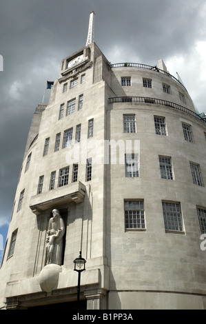 Im Weitwinkel Broadcasting House in Portland Place Stockfoto