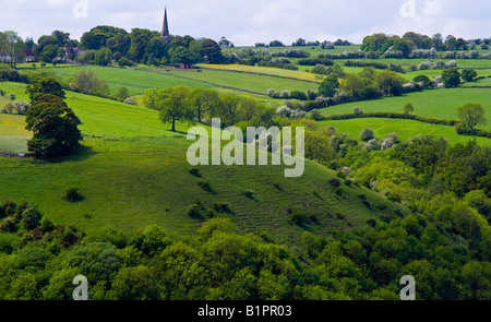 Blick über das Tal der Krümmer vom Gipfel des der Thor Höhle Felsen in der Peak District National Park Staffordshire Stockfoto