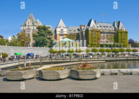 Victoria Innenhafen mit Blick auf das weltberühmte Fairmont Empress Hotel Stockfoto