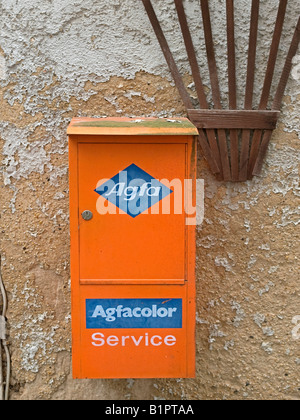 Sammeln von Pappschachtel für Agfa Filme an die Wand hängen Stockfoto