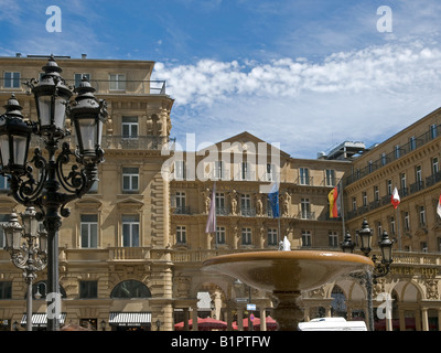 Hotel-Luxus Klasse Steigenberger Frankfurter Hof mit Fassade Schaufenster im wilhelminischen Stil in Frankfurt Am Main Hessen Deutschland Stockfoto