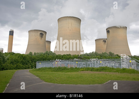 Kühlung der Türme lange Drax Kraftwerk in der Nähe von Selby North Yorkshire UK Stockfoto