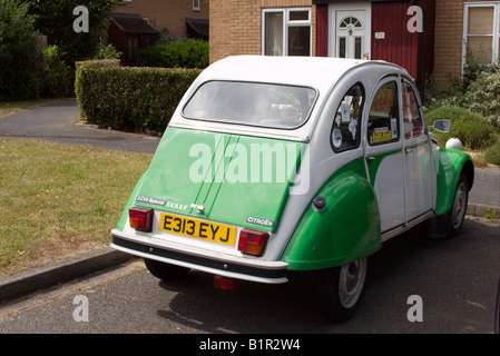 Citroen 2CV Dolly grün und Creme Stockfoto