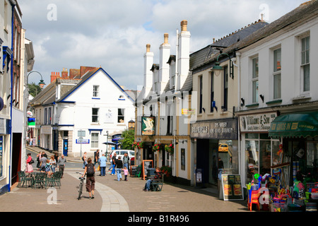 Wadebridge Stadtzentrum High Street shopping Nord Cornwall Westengland England uk gb Stockfoto