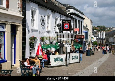 Wadebridge Stadtzentrum High Street shopping Nord Cornwall Westengland England uk gb Stockfoto