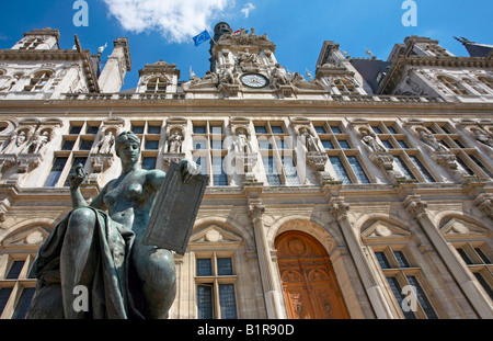 La Science c1882 Statue von Jules Blanchard außerhalb von Hotel de Ville Paris Frankreich Stockfoto