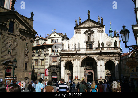 Fassade der Kirche Heiliger Retter-Ritter des Platzes Cross Altstadt Stockfoto