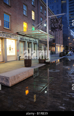 South Street Seaport in New York City war historisch eine pulsierende, kommerziellen Viertel. Stockfoto