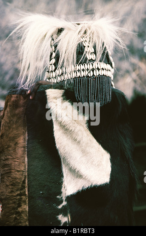 Nandi Frau trägt Tracht für Ngetundet Zeremonie Kenia in Ostafrika Stockfoto