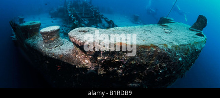 Einen Panoramablick auf die Ankerkette und Winde auf dem Bogen des Roten Meeres WW2 SS Thistlegorm Schiffswracks. Stockfoto