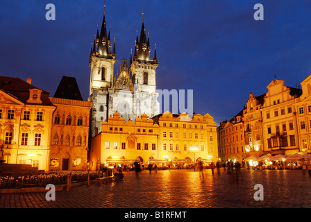 Altstädter Ring mit der Frauenkirche vor Tyn, UNESCO-Weltkulturerbe, Prag, Tschechische Republik, Tschechien, Europa Stockfoto