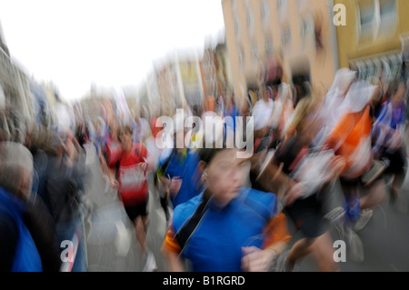 Bonn-Marathon im Zentrum Stadt, die Zuschauer am Straßenrand, Bonn, Nordrhein-Westfalen, Deutschland, Europa Stockfoto