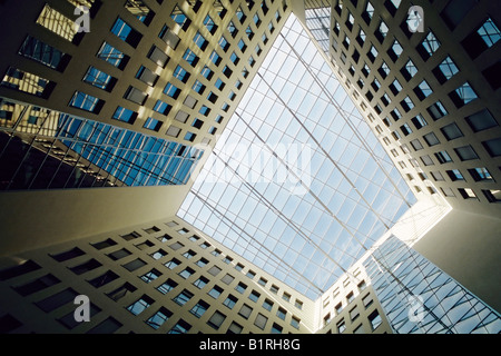 Modernen Atrium Gebäude, Blick von unten, Konzernzentrale der Metro AG, Düsseldorf, Nordrhein Westfalen, Deutschland, Euro Stockfoto