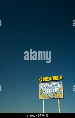 Autobahn-Schild für Peggy Sue Café Diner USA Stockfoto