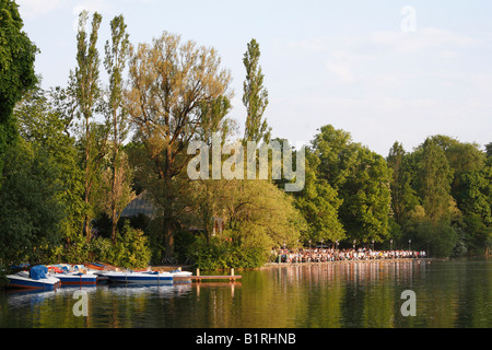 Kleinhesseloher See siehe mit Seehaus Biergarten, englischen Garten Park, München, Bayern, Deutschland, Europa Stockfoto