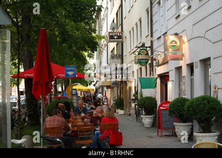 Kneipen auf Occamstrasse Street, Schwabing, München, Bayern, Deutschland, Europa Stockfoto