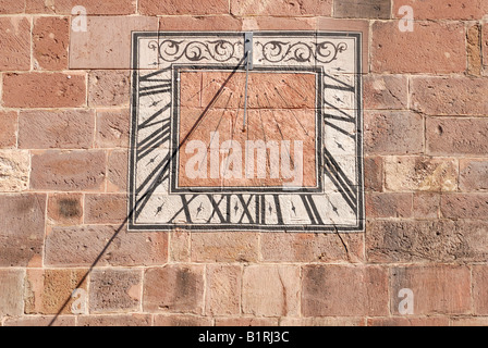 Sonnenuhr an der Wand der Abtei von Münster, Villingen, Baden-Württemberg, Deutschland, Europa Stockfoto