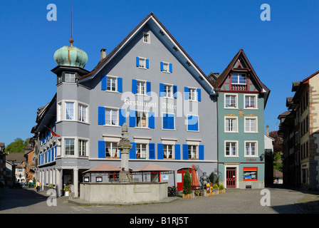 Marktplatz und ein Gästehaus in der Altstadt von Laufenburg, Kanton Aargau, Schweiz, Europa Stockfoto