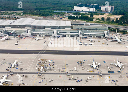 Flugzeuge in Abstellpositionen am Terminal, Flughafen Frankfurt, Frankfurt, Hessen, Deutschland, Europa Stockfoto