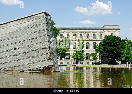 Skulpturalen Brunnen, Sinkende Mauer, sinkende Mauer, Invalidenpark, Berlin, Deutschland, Europa Stockfoto