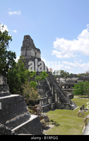 Tempel 1, dem großen Jaguar, Plaza Mayor, Maya-Tempel-Ruinen, Tikal in Guatemala, Mittelamerika Stockfoto