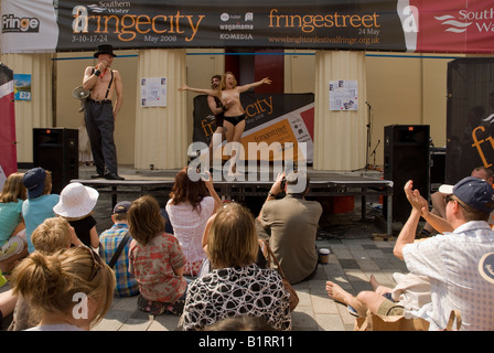 Brighton Fringe Festival, Jubilee Square, statt jedes Jahr im Mai. Stockfoto