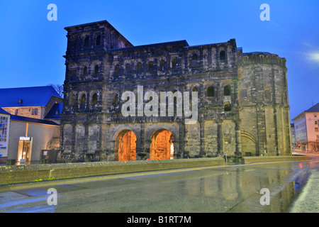Porta Nigra, ehemalige römische schwarz Tor, UNESCO-Weltkulturerbe, Wahrzeichen der römischen Stadt Trier, Rheinland-Pfalz, Stockfoto
