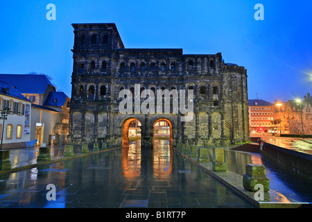 Porta Nigra, ehemalige römische schwarz Tor, UNESCO-Weltkulturerbe, Wahrzeichen der römischen Stadt Trier, Rheinland-Pfalz, Stockfoto