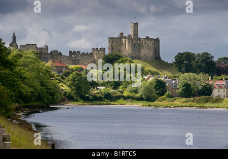 Warkworth Castle, eines der vielen spektakulären Schlösser in Northumberland Land der Schlösser. Stockfoto