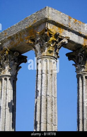 Corinthian geriffelt Granitsäulen mit reich verzierten Kapitellen Tempel der Diana, Evora, Alentejo, Portugal, Europa Stockfoto