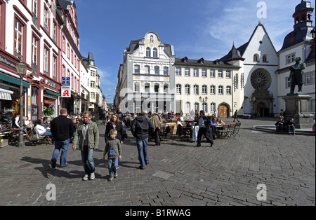 Cafés auf dem Jesuitenplatz Platz in der Altstadt von Koblenz, Rheinland-Pfalz, Deutschland, Europa Stockfoto