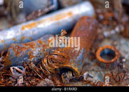 Rostige Wasserleitungen und rostigen Eisen-chips Stockfoto