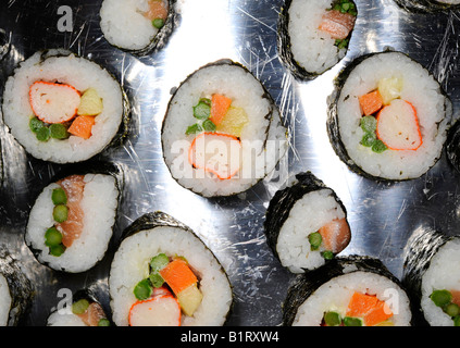 Futomaki und Temaki Sushi Stockfoto