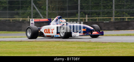 Formel Palmer Audi Motorsport Auto verlassen der Boxengasse am Oulton Park Circuit Cheshire England Vereinigtes Königreich UK Stockfoto