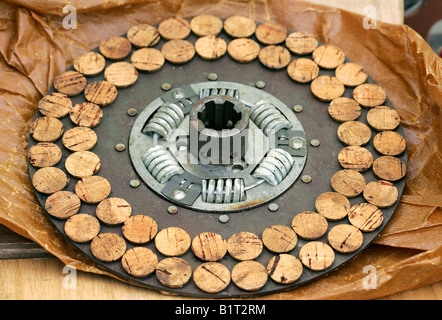 Kork Getriebe Kupplung Scheibe klassische alte Mode Design Auto Automobil automotive Hintergrund hell Geschäft Auto Chrom sauber closeup Stockfoto