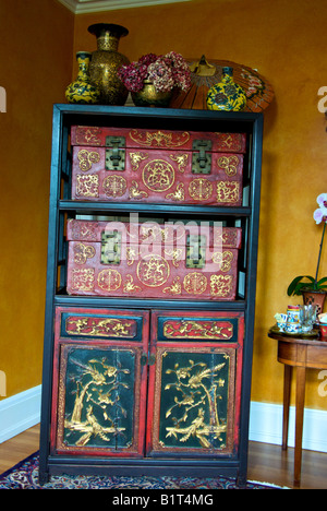 Antike chinesische Truhe Stockfoto, Bild: 280340189 - Alamy