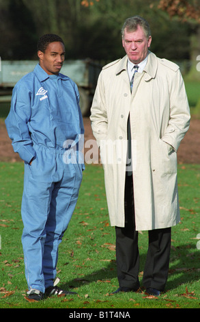 Ausbildung bei Lilleshall 13 11 92 Paul Ince und Lawrie McMenemy England Fußball-Kader Stockfoto