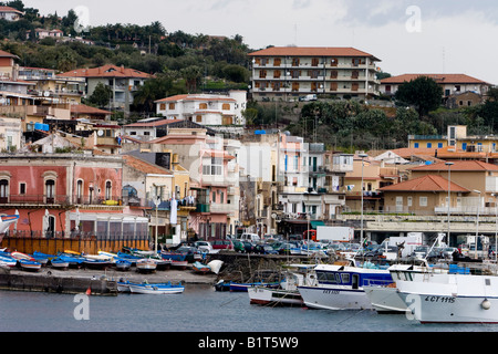 Aci Trezza Harbor, Sizilien. Yachten Im Fischerdorf Aci Trezza Auf Sizilien, in Italien, 'm 11.03.2008 Stockfoto