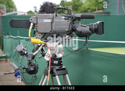 BBC außerhalb broadcast Kamera auf ein Stativ zu Wimbledon Tennis Stockfoto