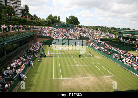 Die äußeren Gerichte in Wimbledon an einem bewölkten Tag 2008 wird es regnen Stockfoto
