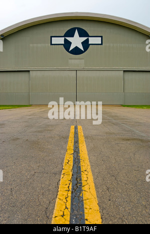 National Museum of the United States Air Force Dayton Ohio // DAYTON, Ohio, United States — das National Museum der United States Air Force befindet sich auf der Wright-Patterson Air Force Base in der Nähe von Dayton, Ohio. Dieses weitläufige Museum beherbergt eine riesige Sammlung von Militärflugzeugen, Raumfahrzeugen und Luftfahrtefakten, die die Geschichte und den technologischen Fortschritt der United States Air Force von ihrer Gründung bis heute zeigen. Stockfoto